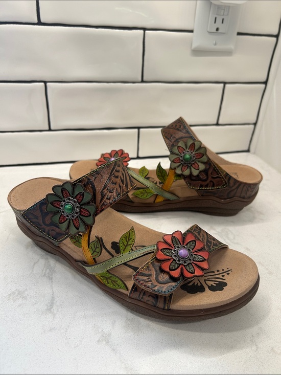 Spring Step Shoes - L’Artiste Aymee Spring Step Leather Floral Embellished Women’s Sandals NWOT